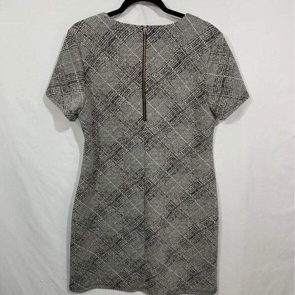 Woman’s sheath dress. Black/white. New condition. Size XL. Back zip. Short sleev - Picture 5 of 8